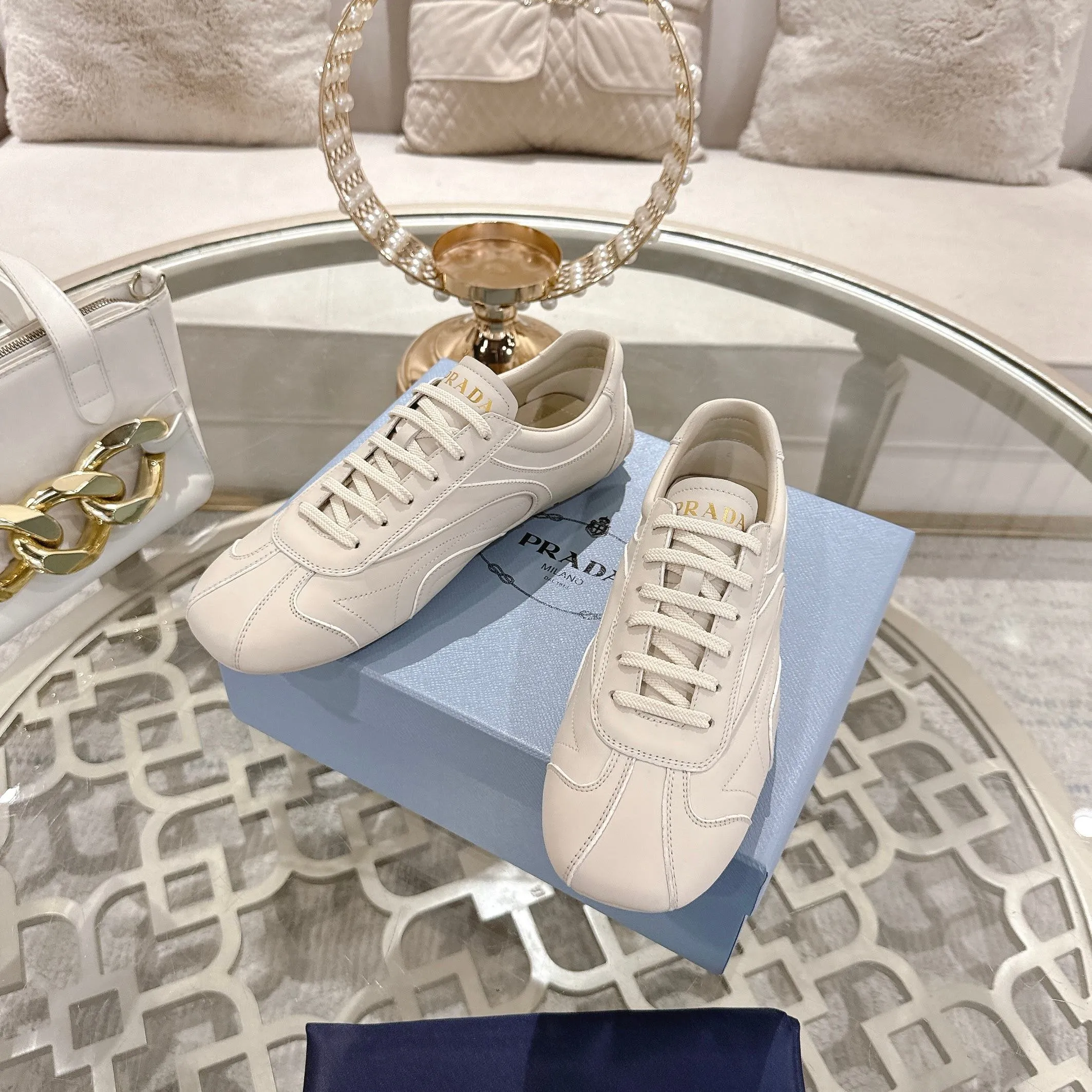 P600. PRADA for couples, casual shoes for couples, originally developed 1:1, made of imported cowhide, silk sheepskin lining, rubber outsole, comfortable and soft on the feet, size for women: 35 to 41. Male 38 to 45